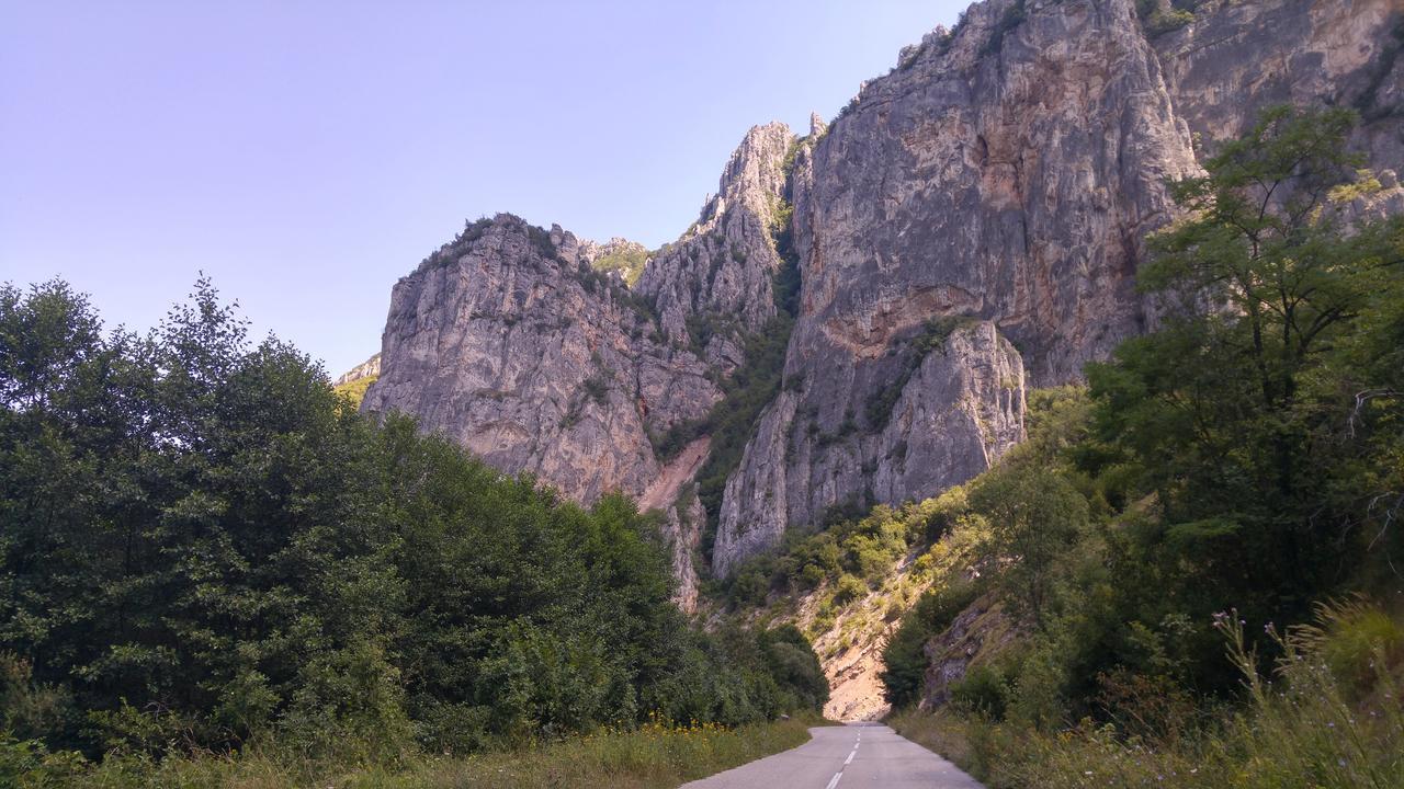 Juzni Vetar Hotel Trnski Odorovci Bagian luar foto