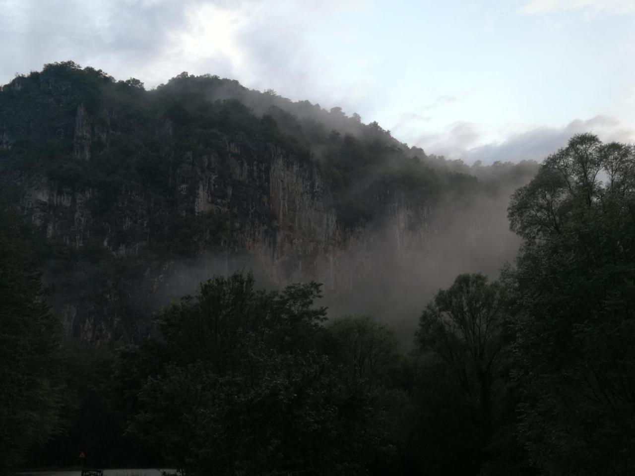 Juzni Vetar Hotel Trnski Odorovci Bagian luar foto