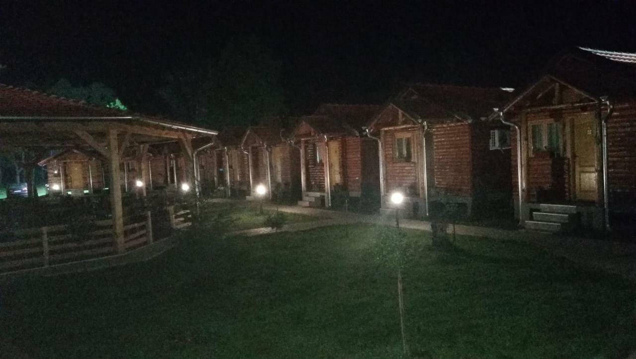 Juzni Vetar Hotel Trnski Odorovci Bagian luar foto